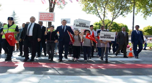 Malatyada yaya geçitleri kırmızıya boyandı