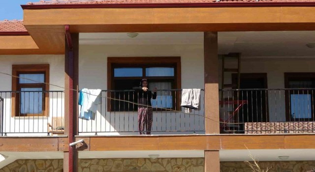 Manavgatlı yangın zedeler: Biz devletimize ve TOKİye güvendik, şimdi evimizde oturuyoruz. Herkes güvensin