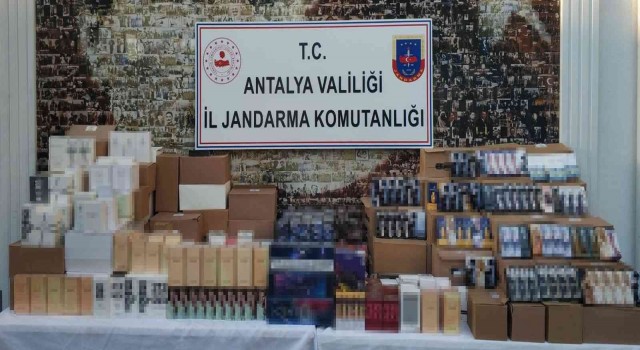 Manavgatta kaçak parfüm ve sigara operasyonu