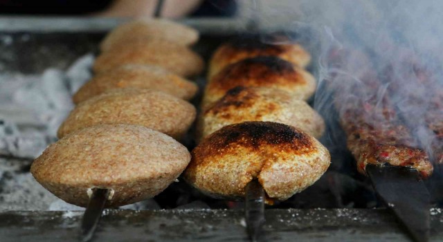 Mangalda içli köfteye yoğun ilgi