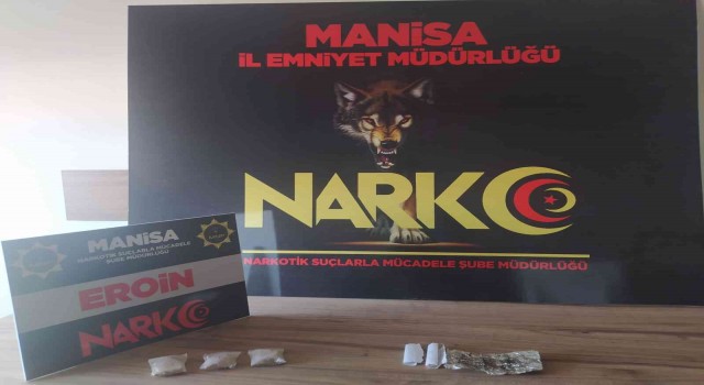 Manisada eroin ve esrar yakalandı: 3 gözaltı