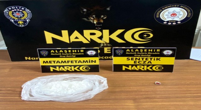Manisada uyuşturucu tacirlerine operasyon: 2 kişi tutuklandı