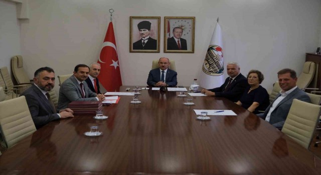 Manisalı hayırsever aile sağlığı merkezi için kolları sıvadı