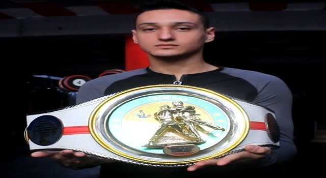 Manisalı sporcu 43 ülkenin katıldığı turnuvada altın kemerin sahibi oldu