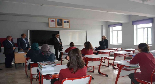 Manyasta öğrencilere ders başı yaptı