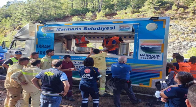 Marmaris Belediyesi orman yangınında dur durak bilmedi