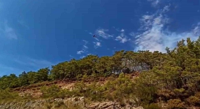 Marmariste uçak ve helikopterlerin art arda sortileri ile yangına müdahale sürüyor