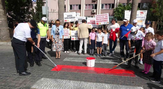 Marmariste yaya geçitleri kırmızıya boyandı
