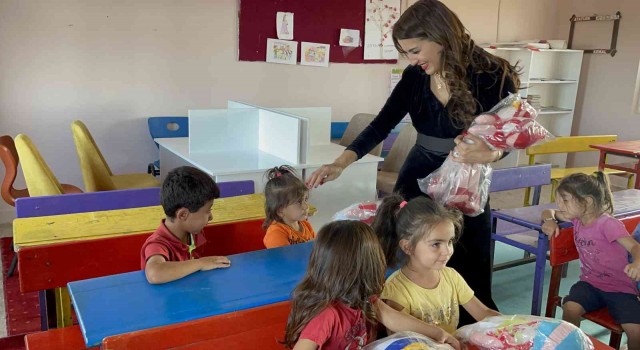 Mehmet Ali Erbil ve oyuncu Elif Güçkırandan Diyarbakıra kütüphane desteği
