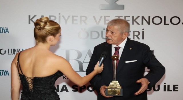 Mehmet Sarıya ‘en başarılı belediye başkanı ödülü