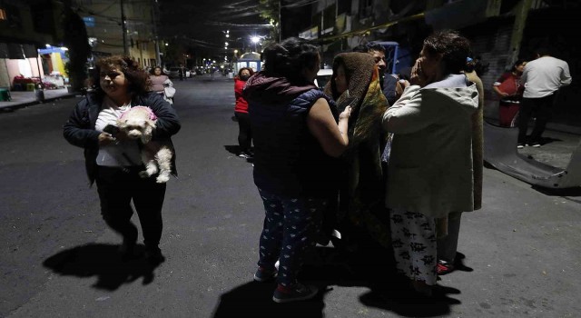 Meksikada 6.8 büyüklüğünde deprem