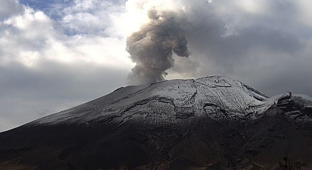 Meksikadaki Popocatepetl Yanardağında son 8 günde üçüncü patlama