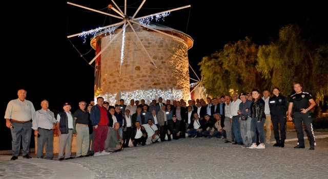 Menemen Emniyet Müdürü Gürcan Alev, muhtar ve gazilere Çeşmeyi gezdirdi