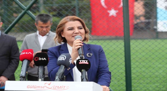 Meral Akşener, İzmitte abisi Nihat Gürer adına yapılan spor tesisinin açılışına katıldı