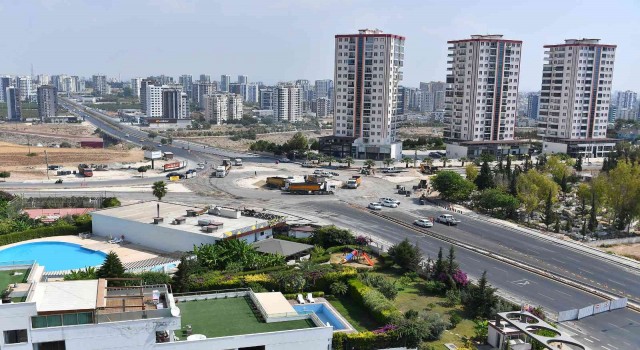 Mersinde 36. Cadde ile 13. Cadde kesişimi trafiğe kapatıldı