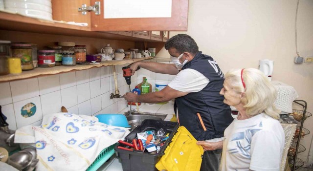 Mersinde evde sağlık ve bakım hizmeti aralıksız sürüyor