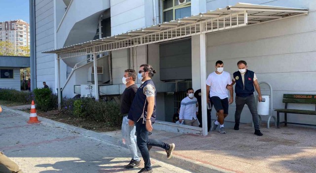 Mersinde PKK operasyonunda gözaltına alınan belediye çalışanları adliyeye sevk edildi