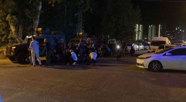 Mersinde polis noktasına bombalı araçla saldırı: 1i ağır 2 polis yaralı