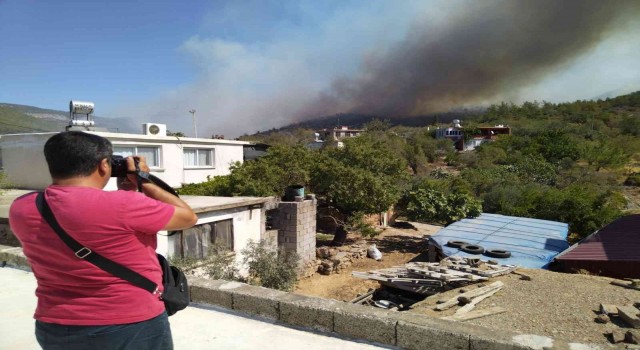 Mersindeki orman yangını sürüyor: 30 ev tedbiren boşaltıldı