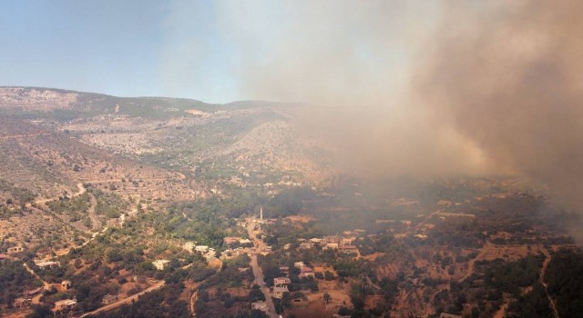 Mersindeki yangın havadan görüntülendi