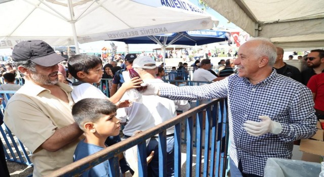 Mersinliler balığa doydu, festivalde tam 10 ton balık ekmek dağıtıldı