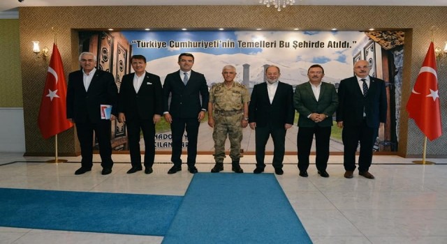 Milletvekillerinden Vali Memişe ziyaret