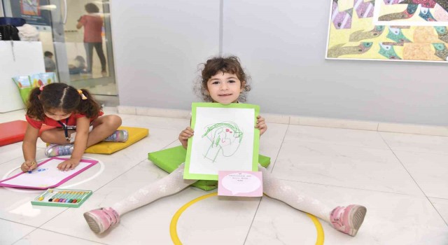 Minik dünyalarını resimle kağıda döktüler