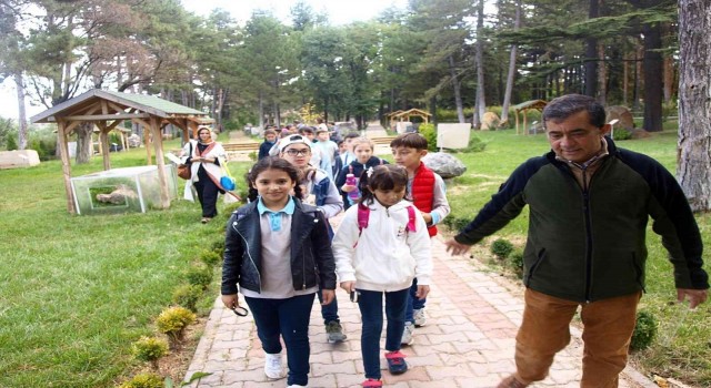 Minik öğrenciler Kayaç parkını gezdi