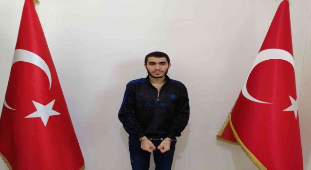 MİTin Suriyenin kuzeyindeki Afrin-Azez kara yolu üzerinde düzenlediği operasyonda, PKK/PYDli teröristler Ozan Tunç, Mehmet Kaykır ve Ferhad Edemen yakalandı.