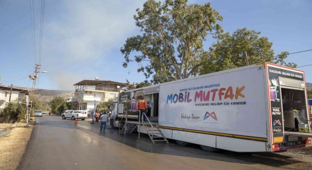 Mobil Mutfak Tırı yangın bölgesinde