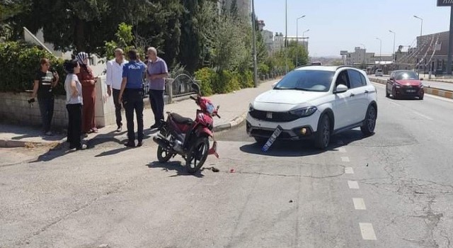 Motosiklet ile otomobil çarpıştı: 1 yaralı