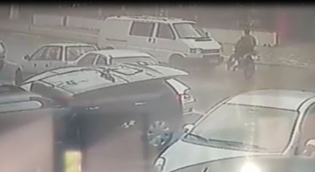 Motosiklete çarpıp olay yerinden kaçtı