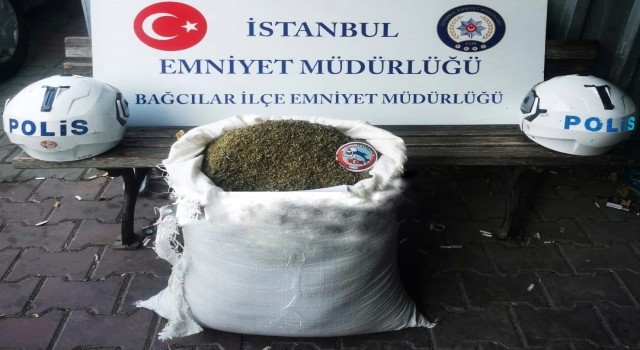 Motosikletle uyuşturucu sevkiyatı polise takıldı: Yaklaşık 21 kilo uyuşturucu ele geçirildi