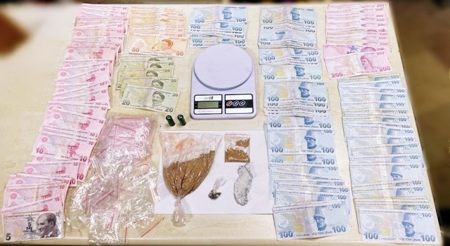 Motosikletli polis timi uyuşturucuya neşter vurdu: 2 tutuklama