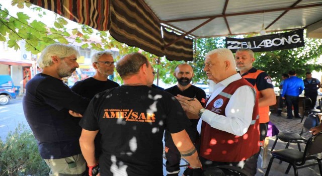 Muğla Büyükşehir Belediyesi ekipleri Uladaki orman yangınında aktif görev aldı