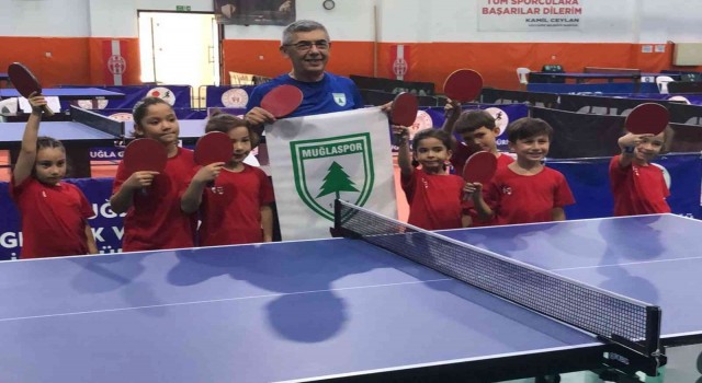 Muğlaspolu minikler madalyaları topladı