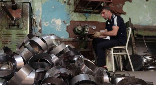 Muşta havaların soğumasıyla sac soba üretimine başlandı