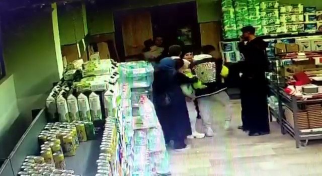 Müşterinin almadığı fişi çöpe attı, tekme tokat dayak yedi