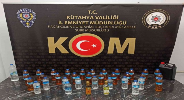 Müşterisine kendi yaptığı sahte alkolü satarken suçüstü yakalandı