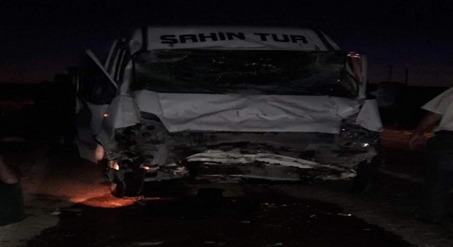 Nallıhanda traktörle işçi servisi çarpıştı: 7 yaralı