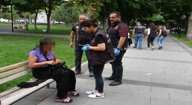 Narkotik polisinden torbacı denetimi