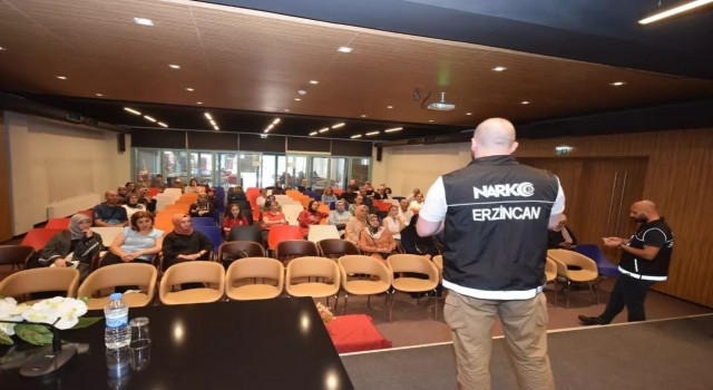 Narkotik polisleri annelere madde bağımlılığını anlattı