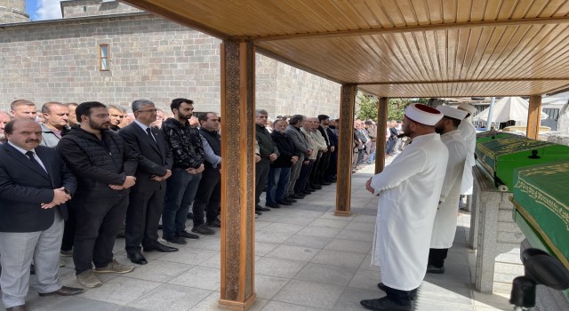 Necati Göktuğ toprağa verildi