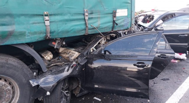 Nevşehirde dolu yağışı zincirleme kazaya neden oldu: 2 ölü, 8 yaralı