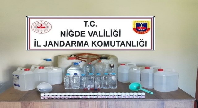 Niğdede kaçak alkol üretilen eve operasyon: 2 gözaltı