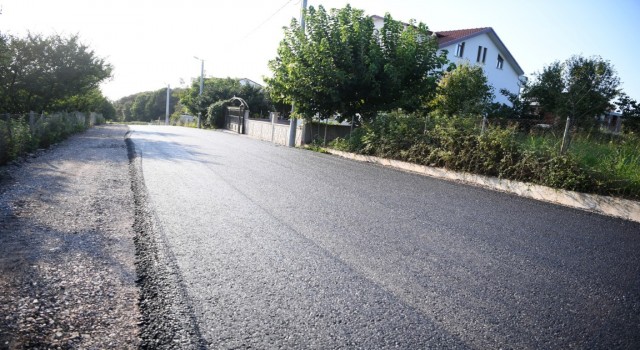 O caddeye 550 ton asfalt serildi