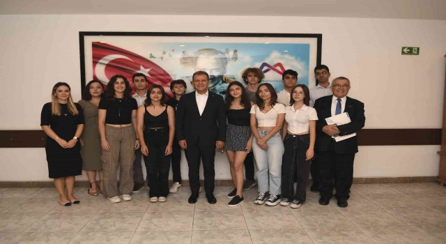 Oberhausenden dönen öğrenciler, Başkan Seçer ile buluştu