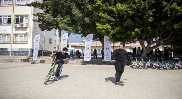 Öğrenciler pedal çevirdi