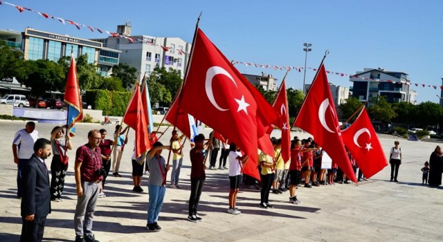 Öğrencilerin yeni eğitim yılı hediyeleri Başkan Atabaydan