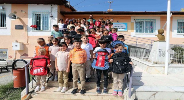 Okul çantaları Yenimahalle Belediyesinden